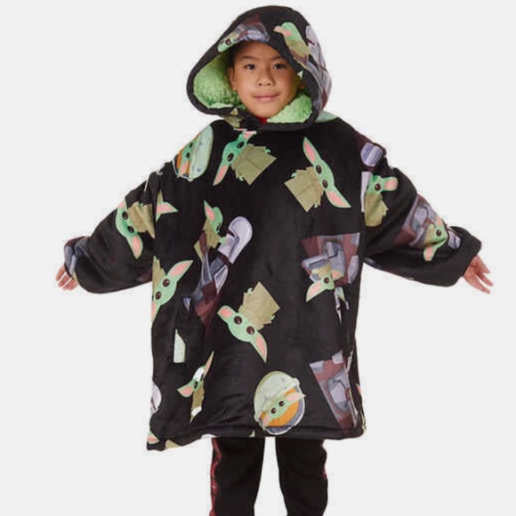 STAR WARS YOUTH OVERSIZED PLUSH HOODIE BLANKET YODA BOBA FETT MANDALORIAN - Picture 1 of 5